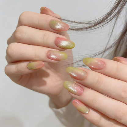 Kunstnägel mit Elegantem Ombre-Effekt und Glitzerakzenten Brehn