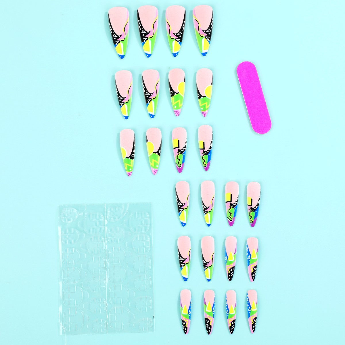 Kunstnagelset im kreativen modernen Design Brehn