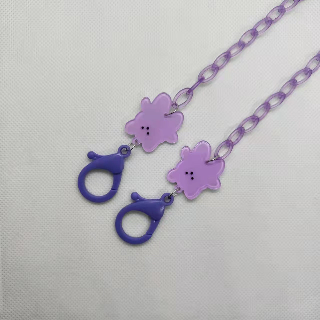 Verspielte Brillenhalterkette mit Blumenmotiv Brehn