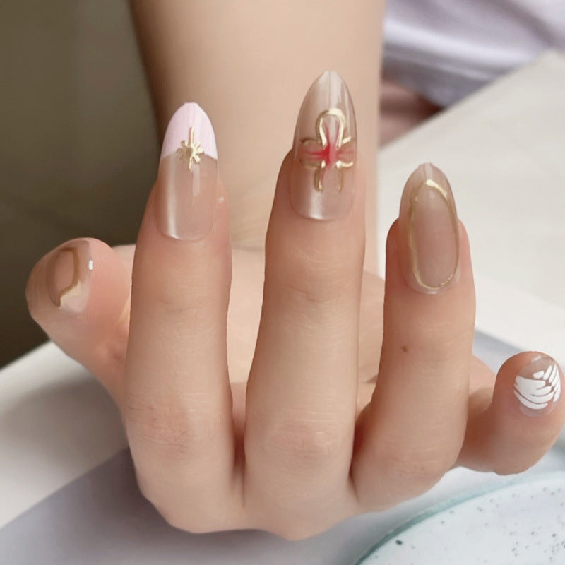 Künstlerisches Press-On-Nagelset mit eleganten floralen Akzenten Brehn