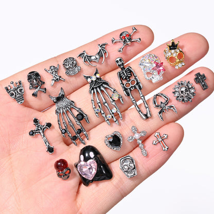 Kreuzförmige Nagelkunst-Verzierungen
