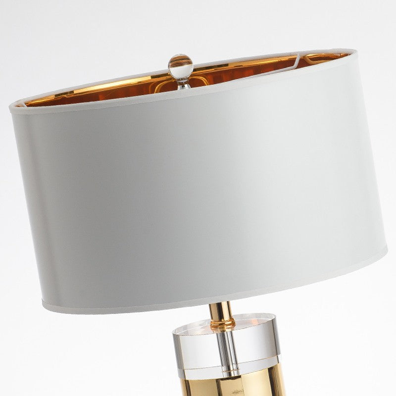 Elegante Glastischlampe mit modernen Akzenten