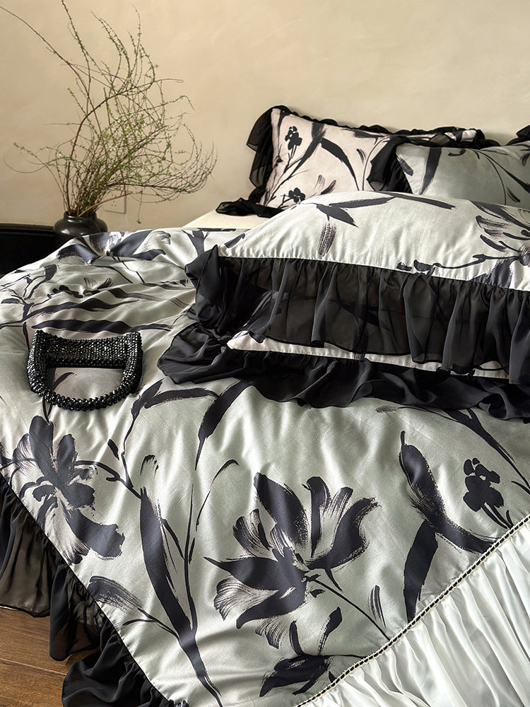Romantischer Bettbezug mit gerafftem Volant, Chiffon-Rüschensaum und großfloralem Print
