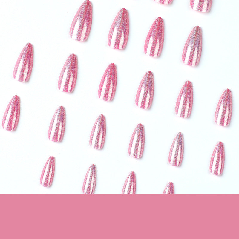 Kunstvolle Stiletto-Nägel mit holographischem Glanz Brehn