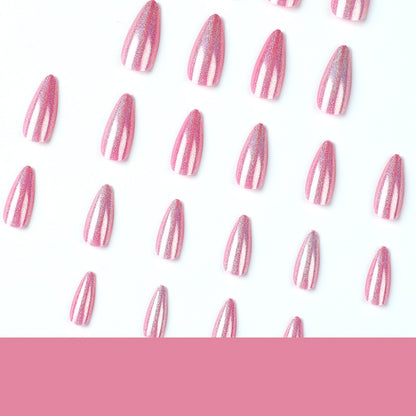 Kunstvolle Stiletto-Nägel mit holographischem Glanz Brehn