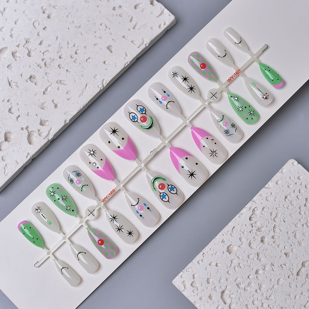 Verspieltes Press-On Nagelkunstset Brehn
