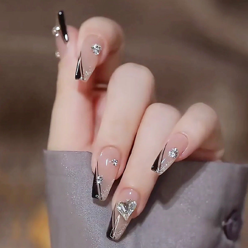 Kunstnagelset mit funkelnden Glitzer- und holografischen Akzenten Brehn