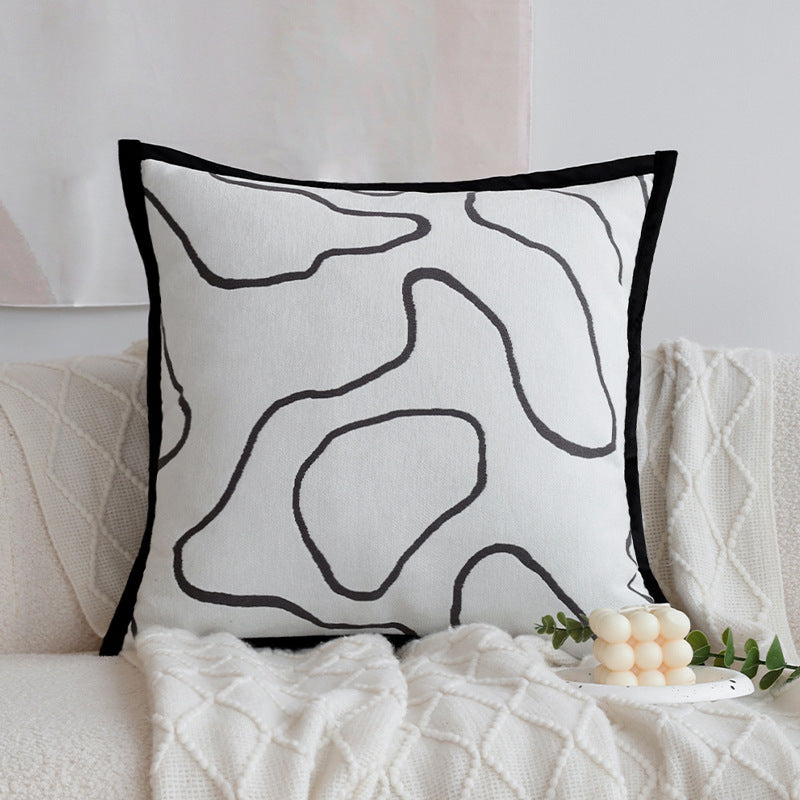Dekoratives Wohnkissen mit feinem Jacquard-Baumdruck und Samtpaspel Brehn