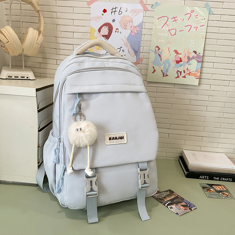 Stylische Multi-Funktions-Rucksack mit dekorativen Merkmalen Brehn