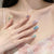Künstlerisches Press-On-Nagelset mit Edelsteinverzierungen Brehn