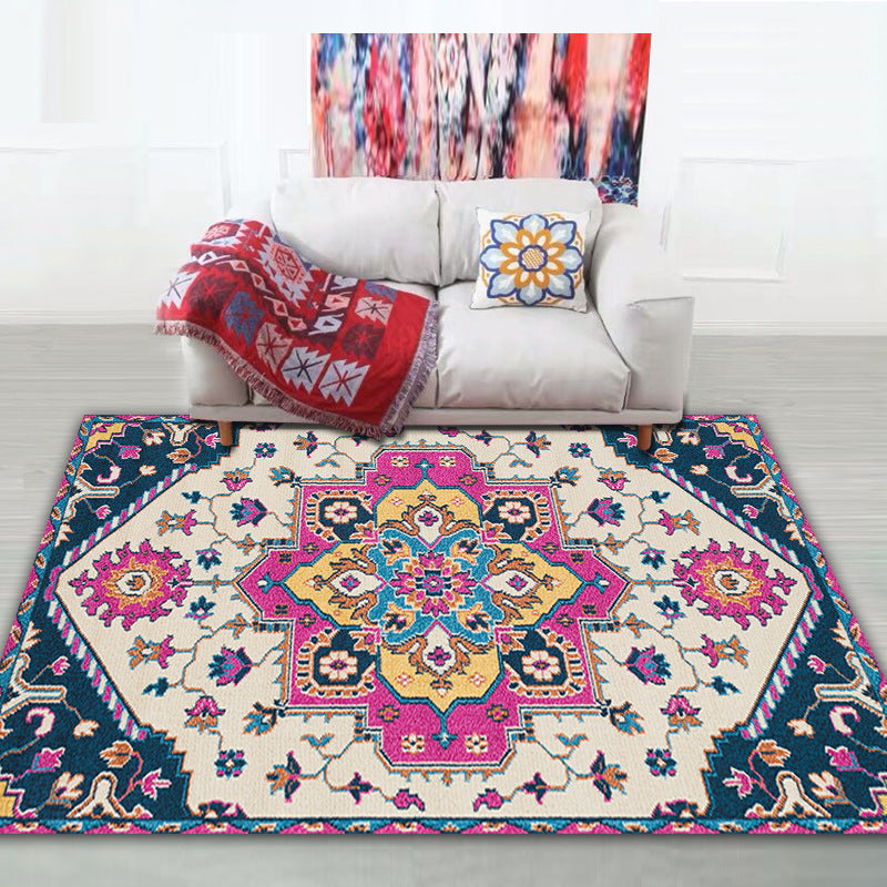 Dekorativer orientalisch inspirierter Teppich