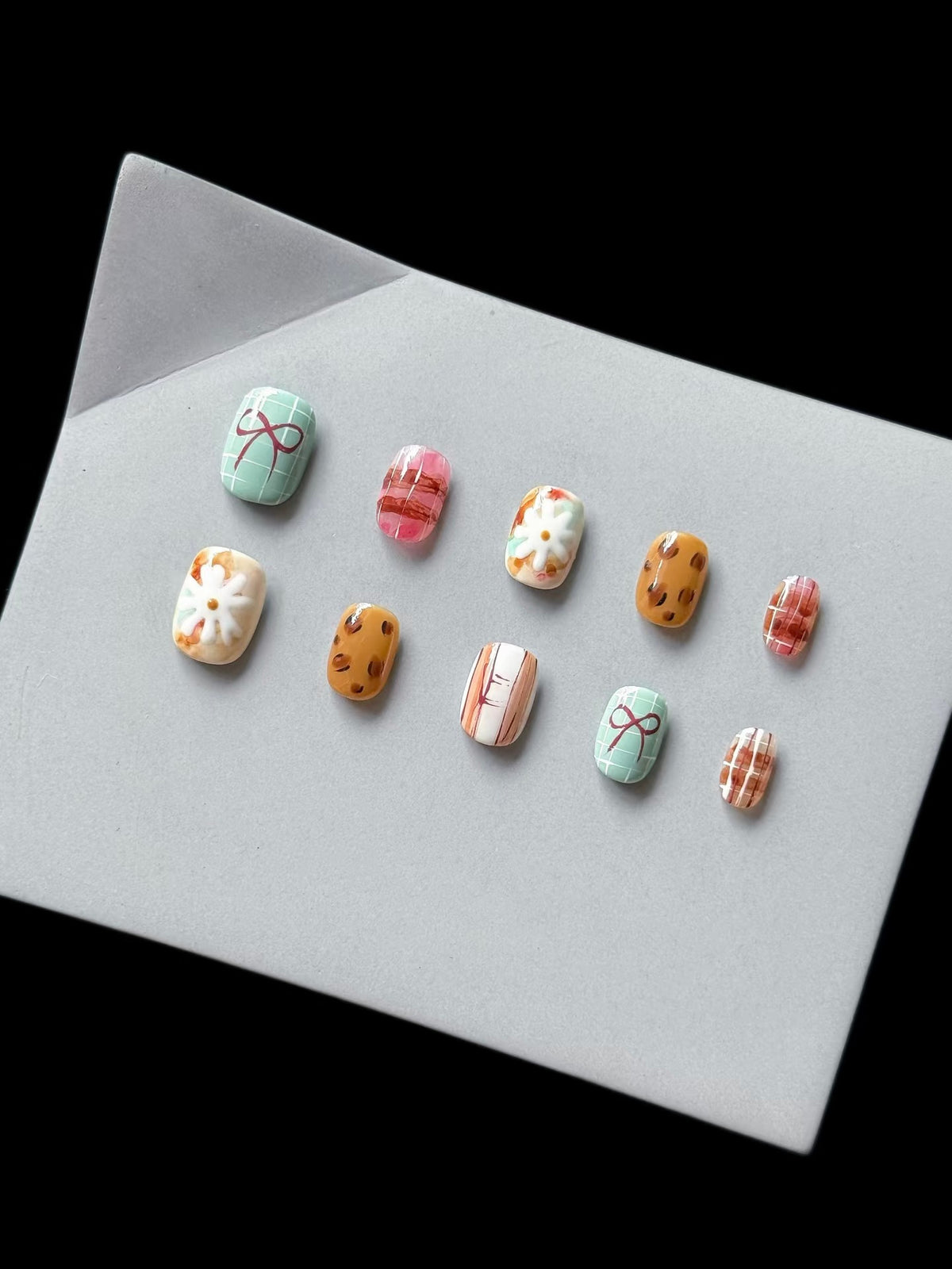 Künstlerische Nagelkunst Tipp