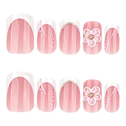 Kunstvolle Nagelverlängerungen mit Blumen-Design Brehn