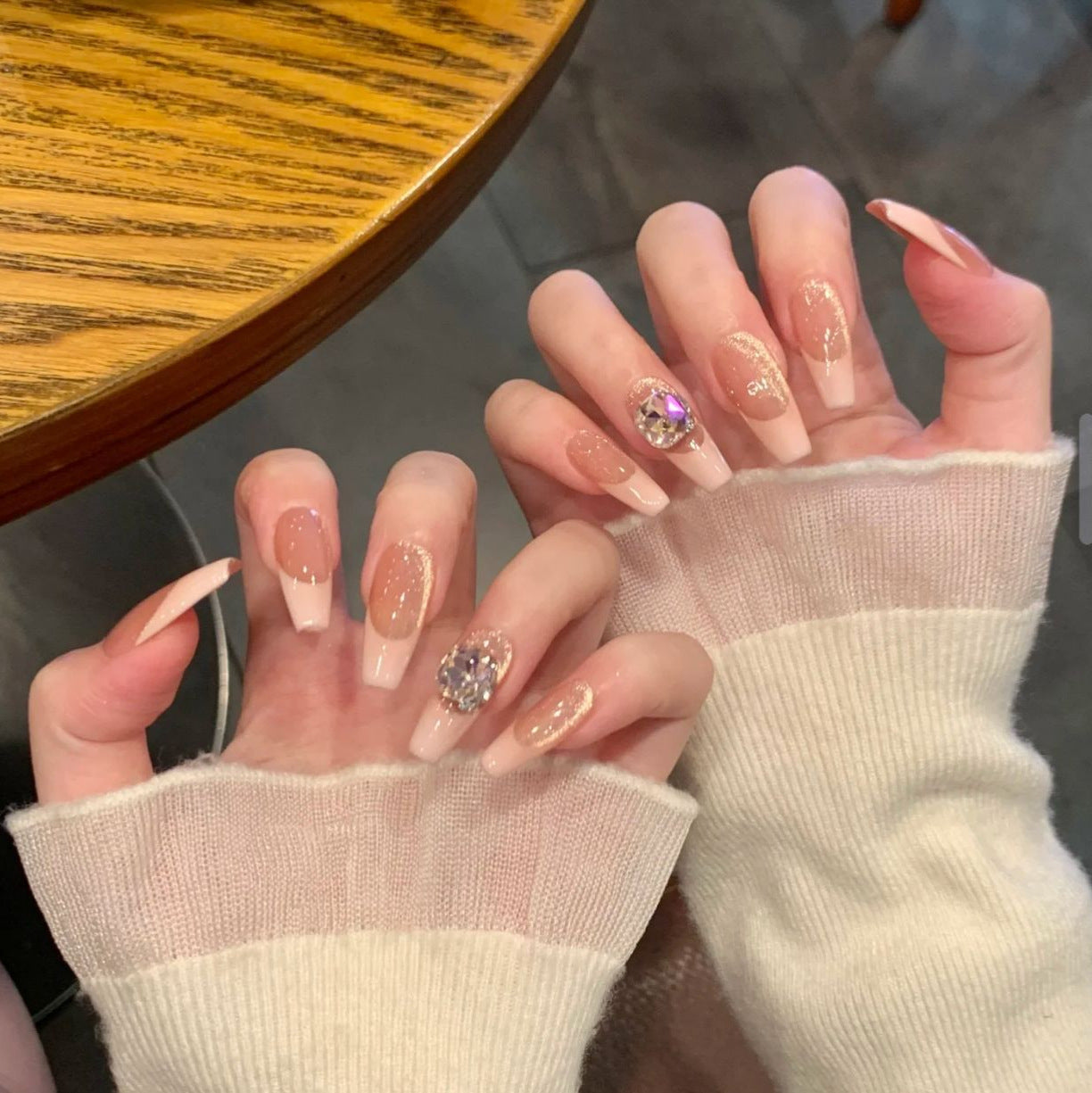 Glamouröse Acryl Press-On Nagel Set mit dekorativen Designs Brehn