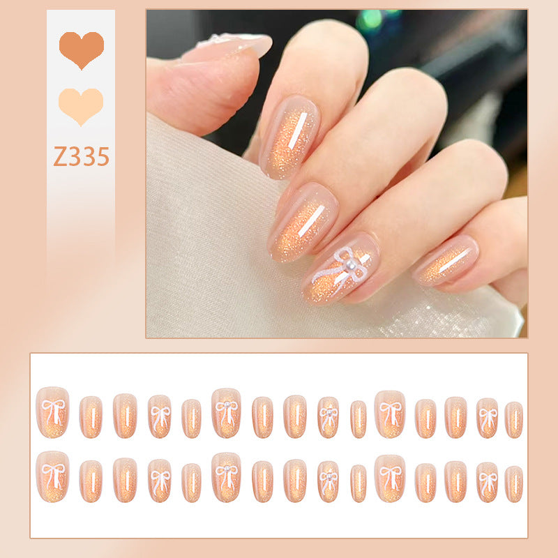 Glamouröse Kunstnagelspitzen mit Glitzerakzenten Brehn