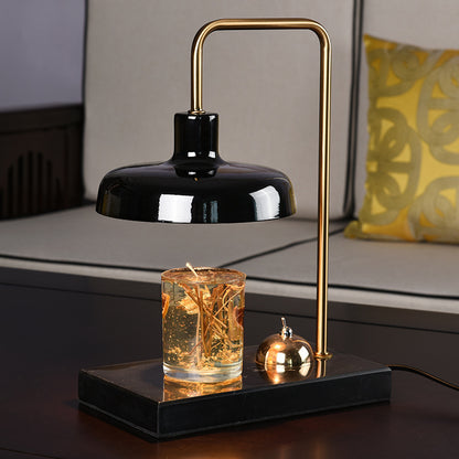 Moderne Tischlampe mit Kerzenhalter