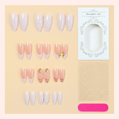Kunstnagelset mit verspielten Designs und eleganten Akzenten Brehn