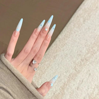 Stern-betonte Stiletto Press-On Nagelkunst