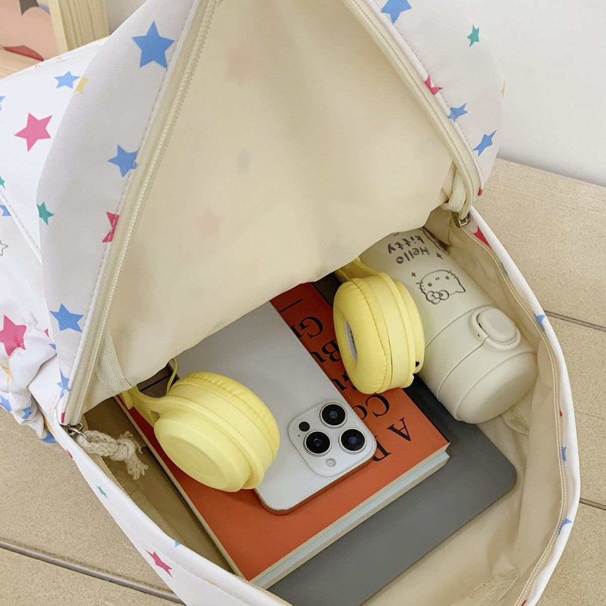 Rucksack mit Buntem Sternenmuster und Praktischen Organisationsfächern Brehn