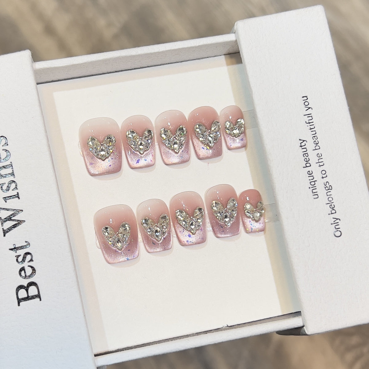 Glamouröser Herz-Akzent Press-On Nagelset Brehn