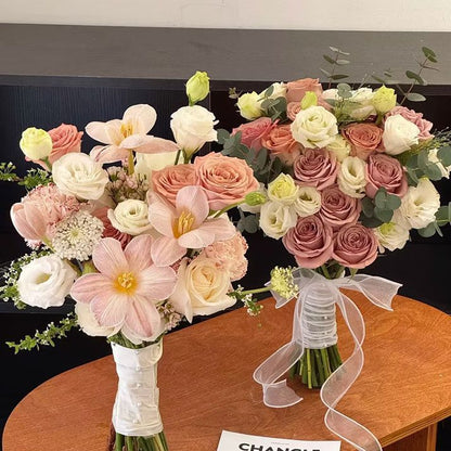 Luxuriöser floral Brautstrauß
