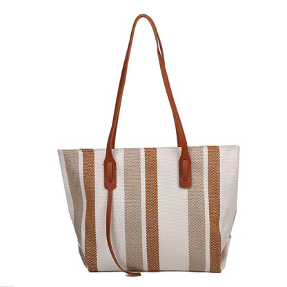Stylische gestreifte Tragetasche