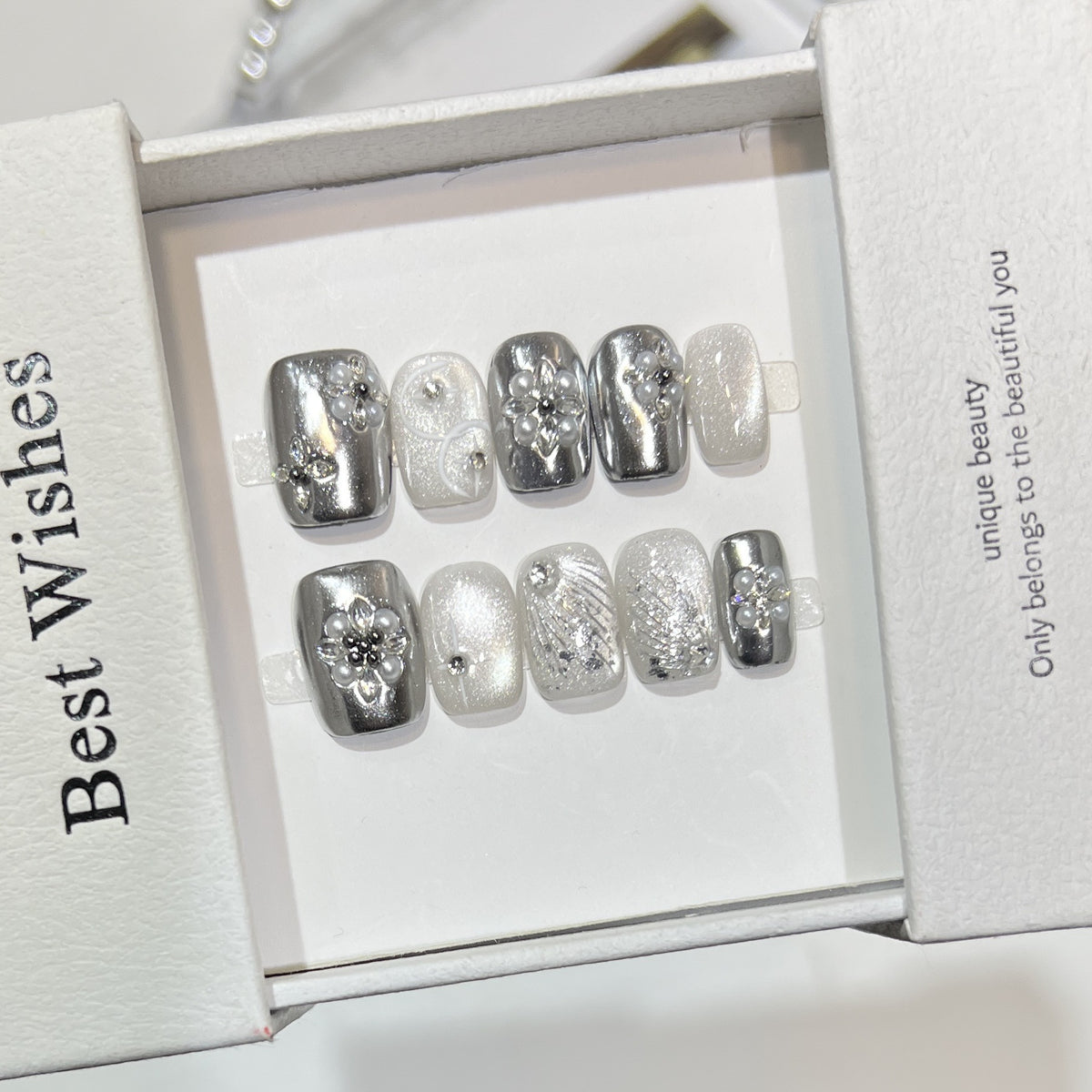 Dekoratives Silber Press-On Nagelset Brehn