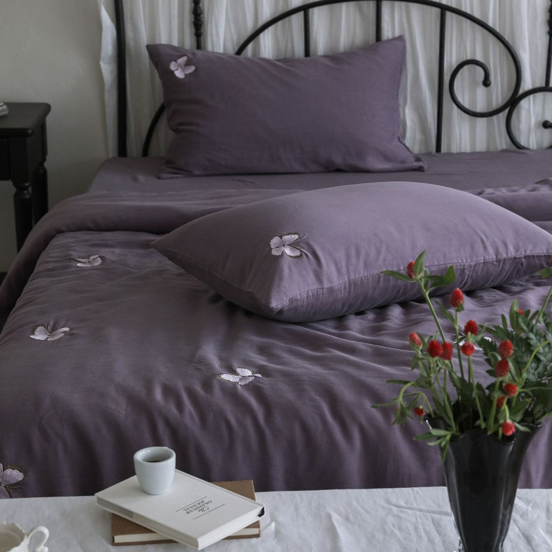 Baumwollsatin-Bettwäsche-Set mit dezent bestickten Aquarell-Blüten und extra-feinem Finish
