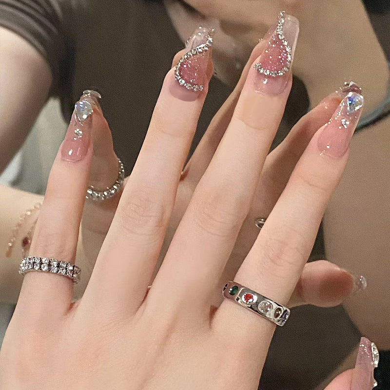 Dekorativer Press-On-Nagelset mit eleganten Edelstein-Accents Brehn