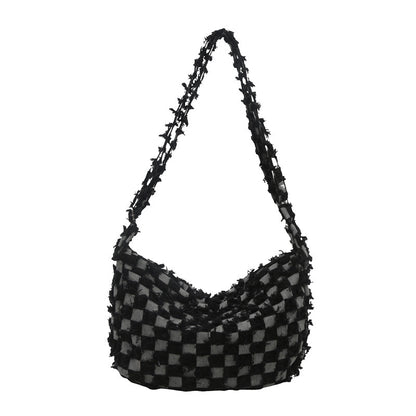 Texturierte gewebte Schultertasche