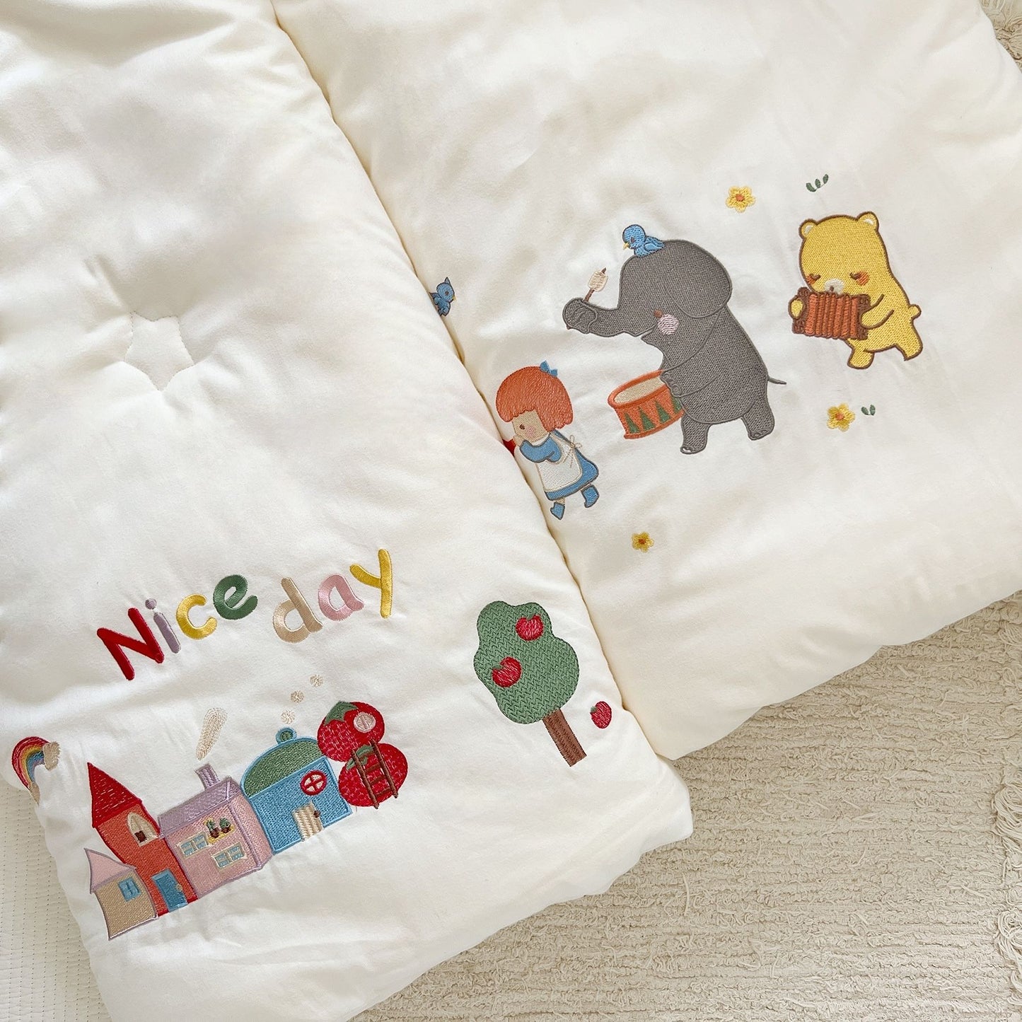 Unisex Kuscheldecke mit einem fröhlichen Tiermotiv Brehn