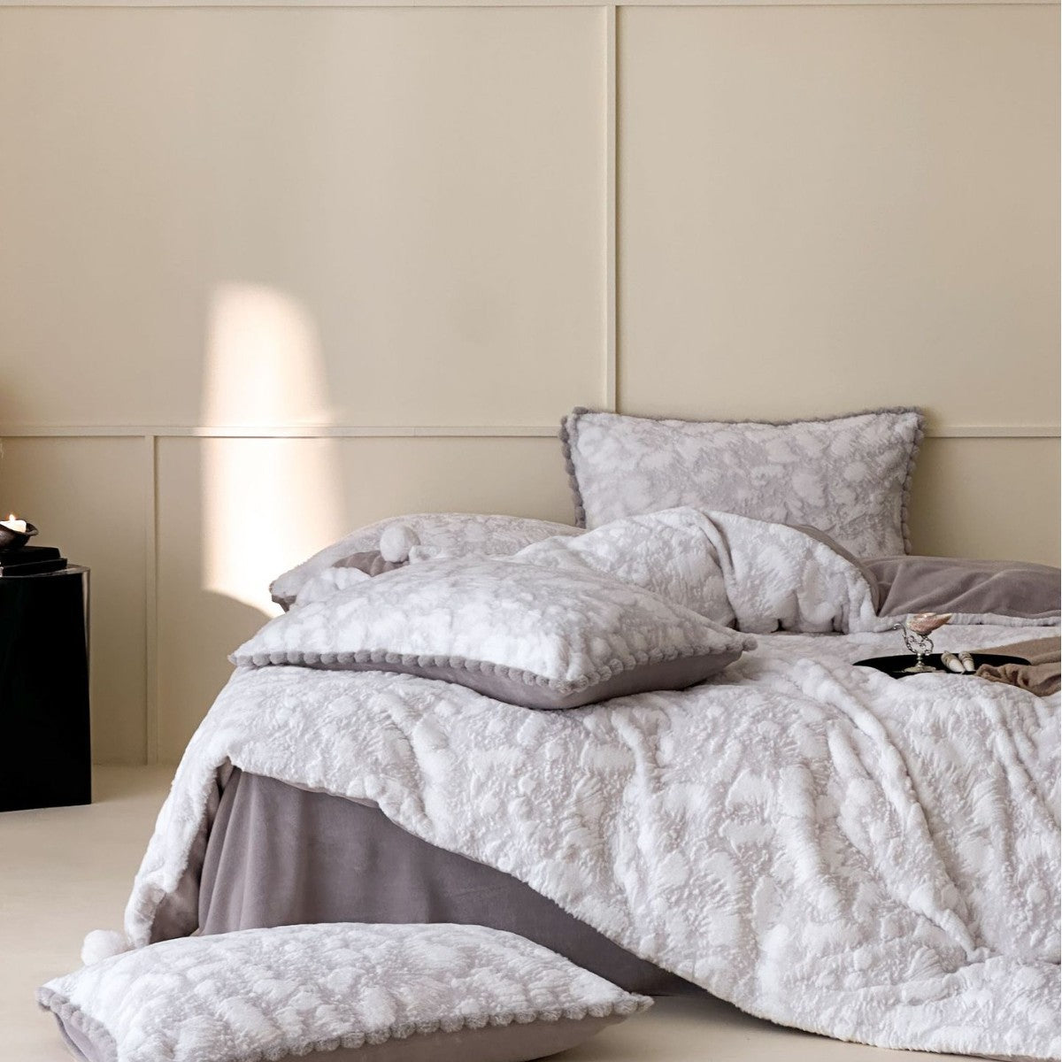 Plüsch Prägung Botanisches Samt Bettdecke & Pom-Pom Trim Kopfkissenbezug Set