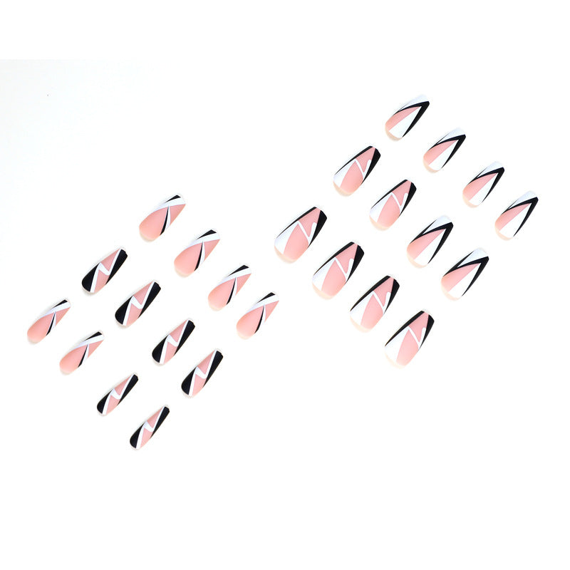 Kunstvolle Nagelverlängerungen mit geometrischem Design Brehn