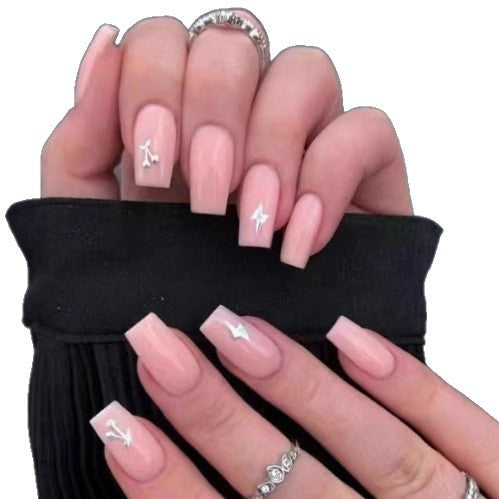 Kunstvolle Nagelset mit 3D-Blumen- und Schleifendetails Brehn