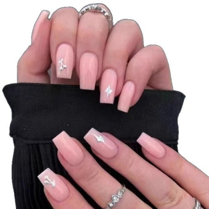 Kunstvolle Nagelset mit 3D-Blumen- und Schleifendetails Brehn