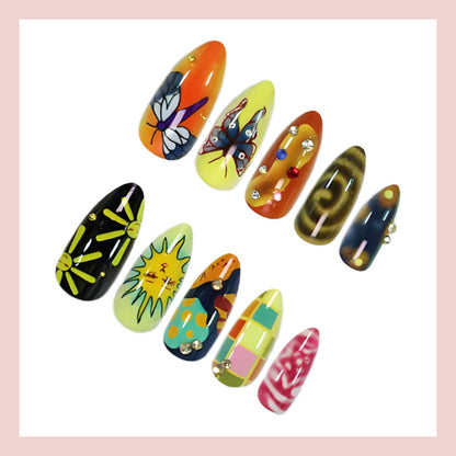 Kunstnagelset mit kreativen Sommer-Motiven und funkelnden Akzenten Brehn