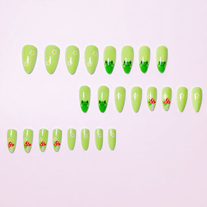 Verspielte naturthemenbezogene Nagelkunst Brehn