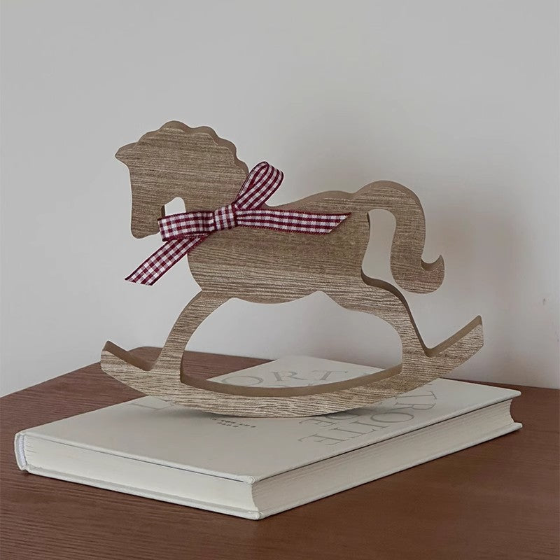 Holzpferdchen Figurine
