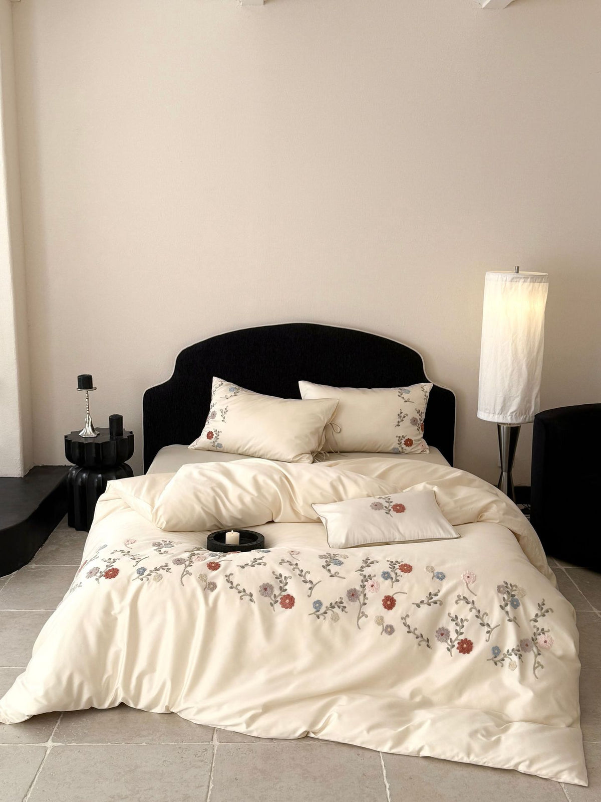 Luxuriöses Satin-Bettwäsche-Set mit floraler Stickerei und Kissenbezügen Brehn