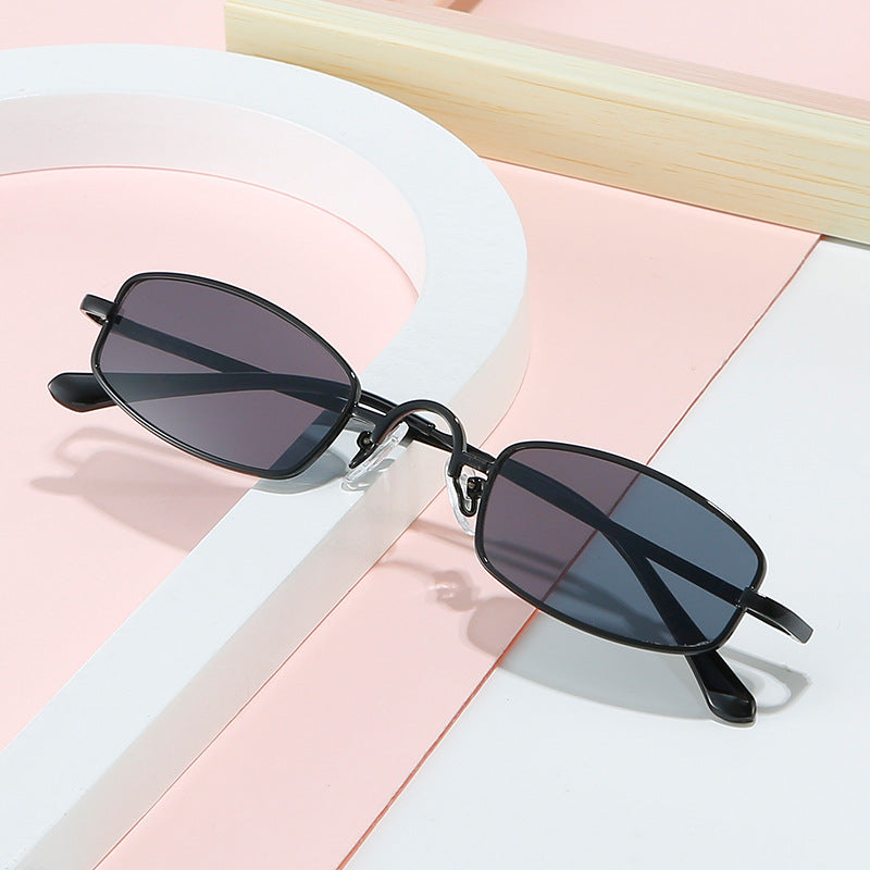 Damen modische Sonnenbrille im futuristischen Design Brehn