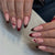 Kunstnagelset mit fruchtigem Kirsch-Design und elegantem Farbverlauf Brehn