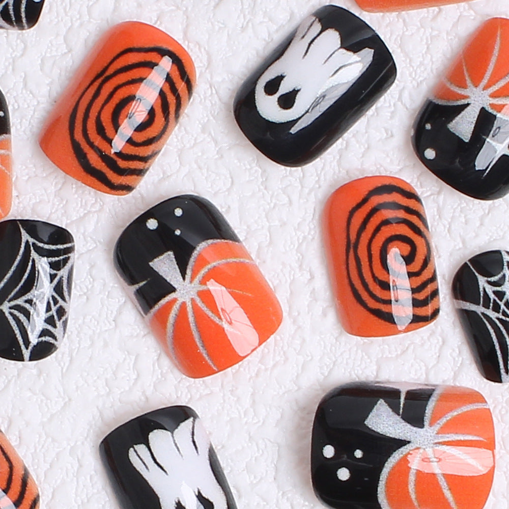 Kunstnagelset mit kreativen Halloween-Motiven Brehn