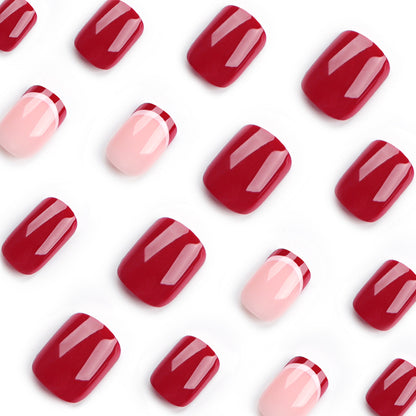 Kunstvolle Nagelgestaltung im modernen French-Tip Stil Brehn