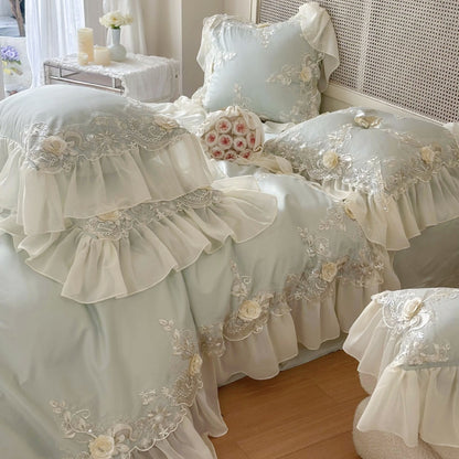 Luxuriöses besticktes Bettwäsche-Set mit Rüschen und Spitze