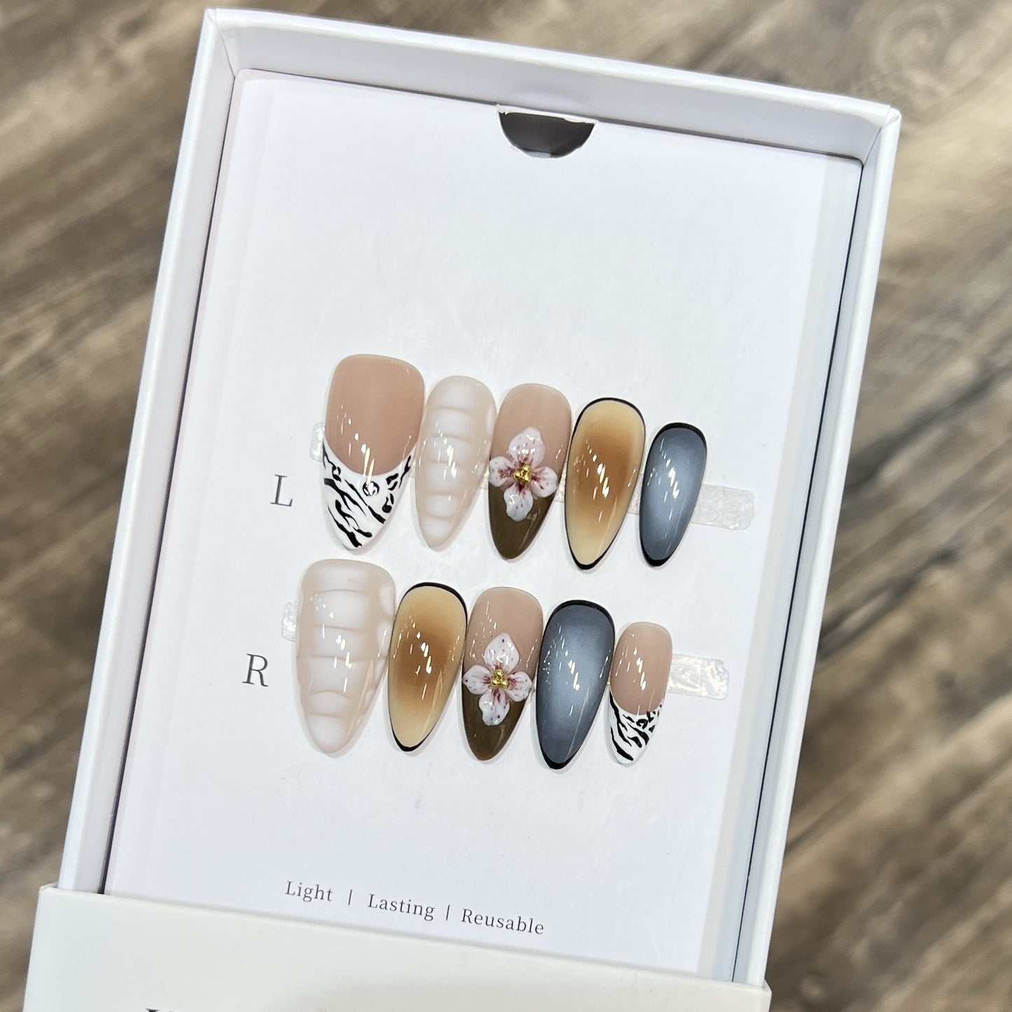 Dekorativer Floral Stiletto Press-On Nail Set Brehn