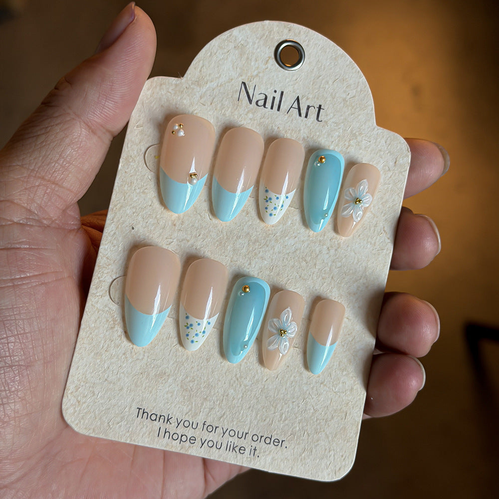 Glamouröse Blumenakzent Press-On Nagelset Brehn