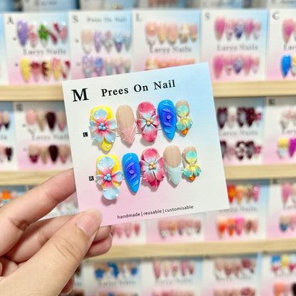 Künstlerische Florale Press-On Nagelkollektion