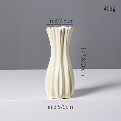 Elegante geriffelte weiße Keramikkaraffe Brehn