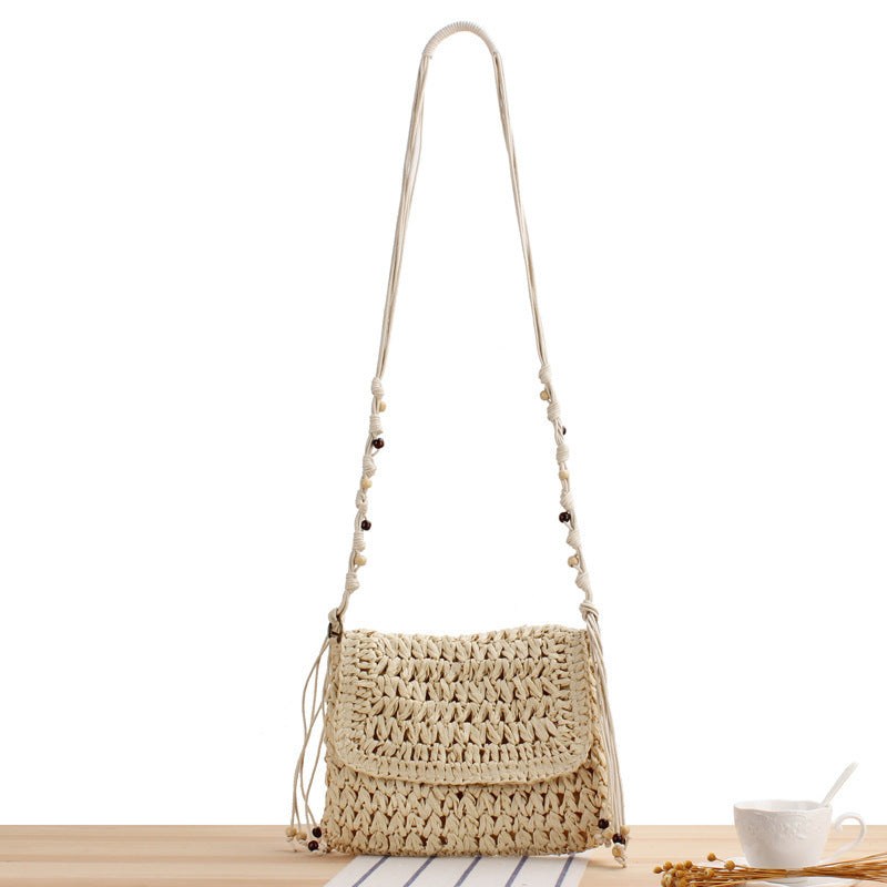 Handtasche Aus Geflochtenem Naturmaterial mit Verspielten Fransen Brehn