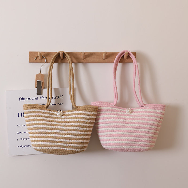 Trendige Basttasche mit Stilvollem Streifenmuster Brehn